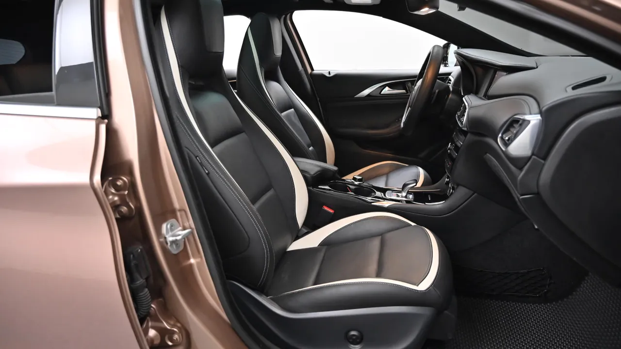 Infiniti Q30 2.0 Exclusive