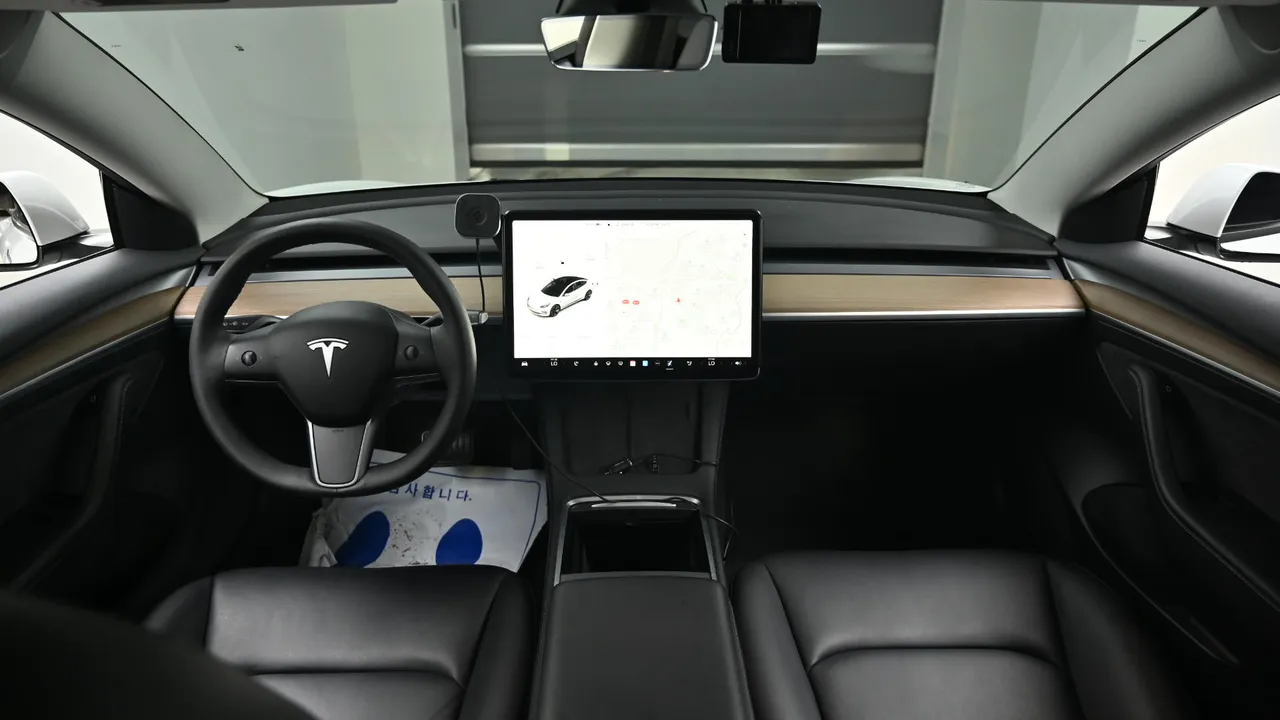 Tesla Model 3 — miniaturë 7