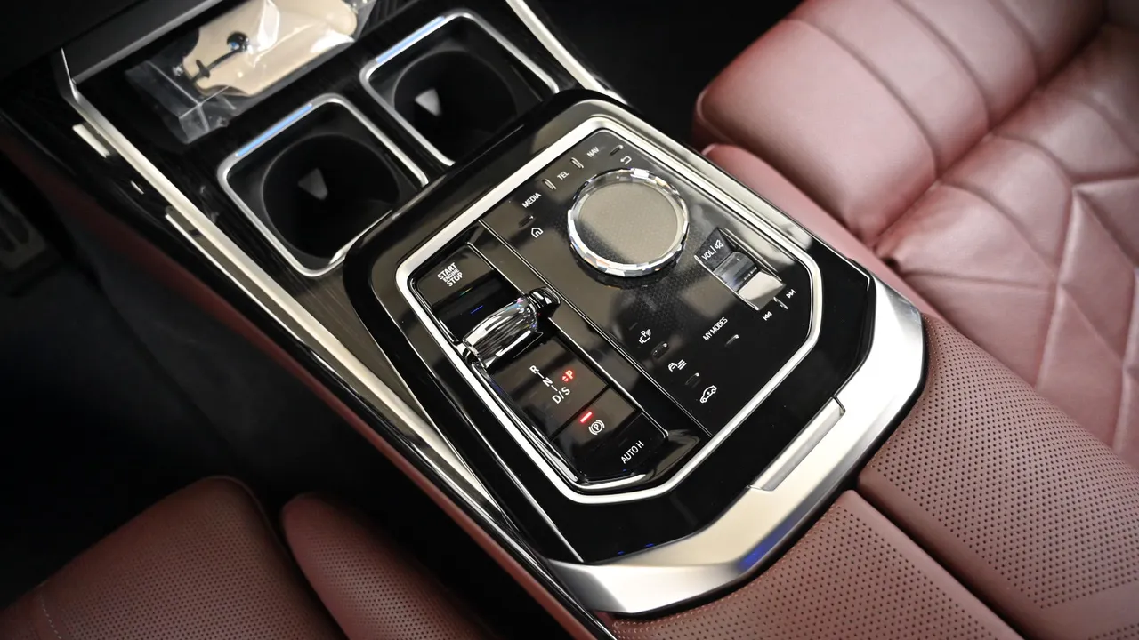 BMW 7er — miniaturë 9