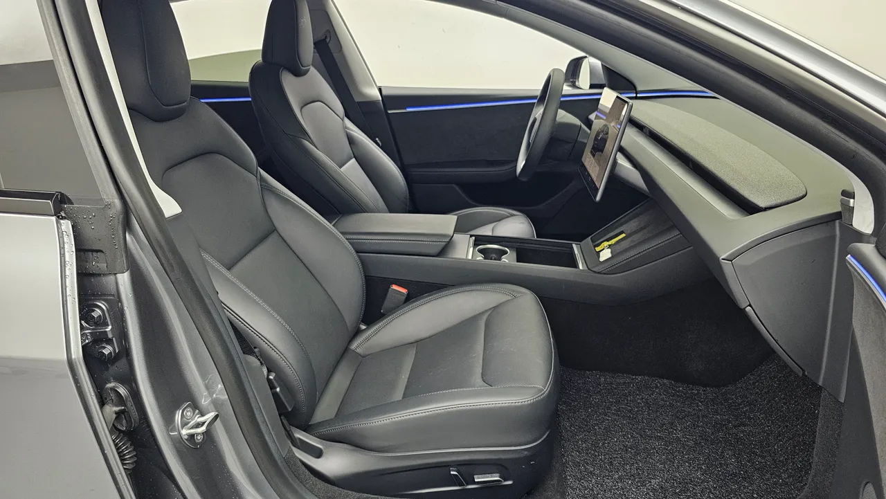 Tesla Model 3 — miniaturë 10