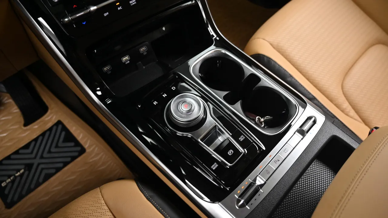 Kia Carnival — miniaturë 9