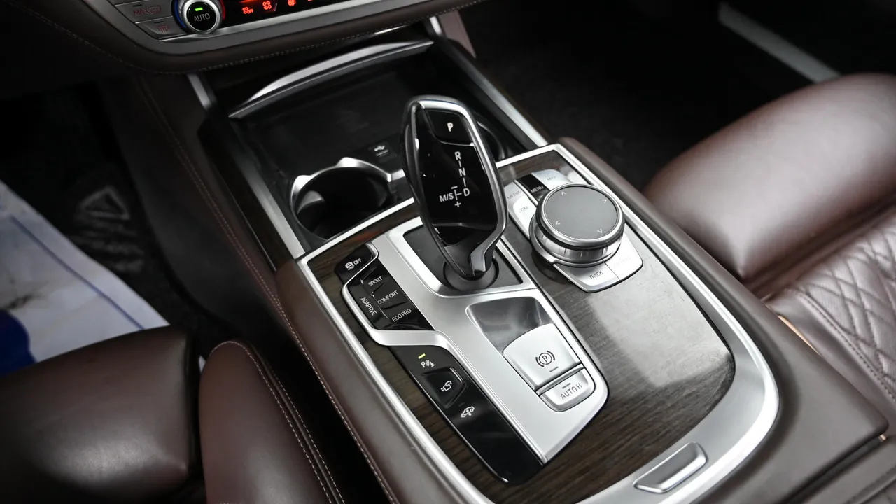 BMW 7er — miniaturë 9