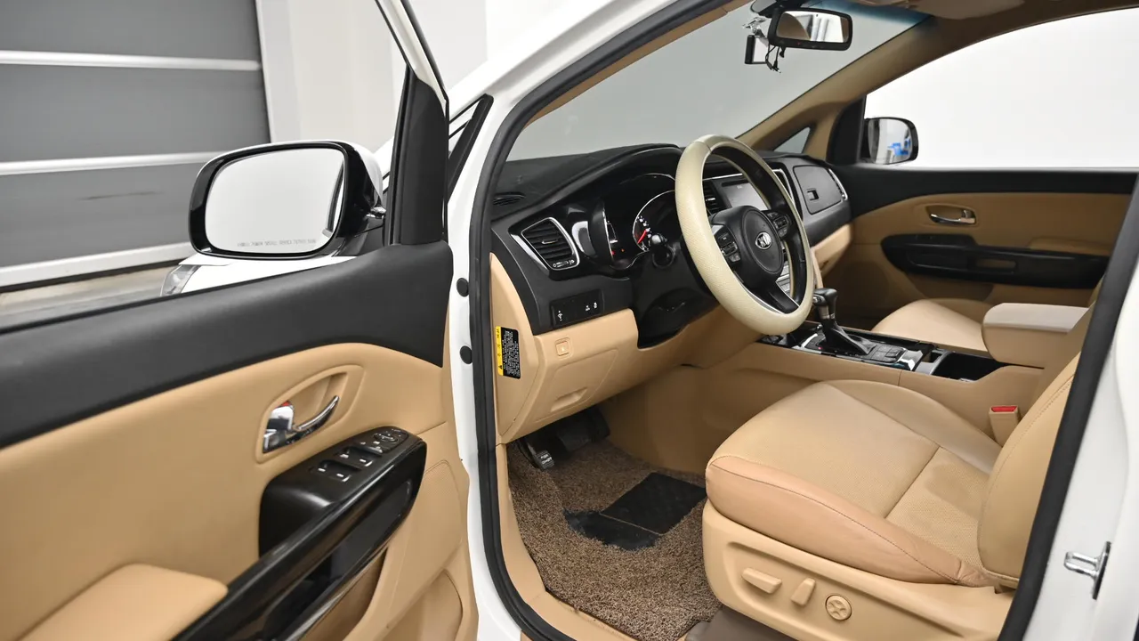 Kia Carnival — miniaturë 11