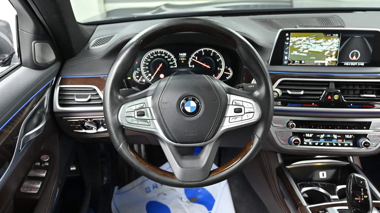 BMW 7er — miniaturë 13