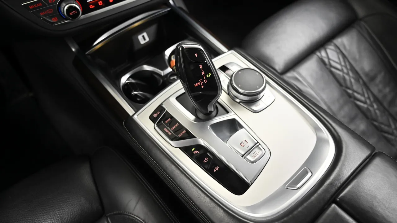 BMW 7er — miniaturë 9