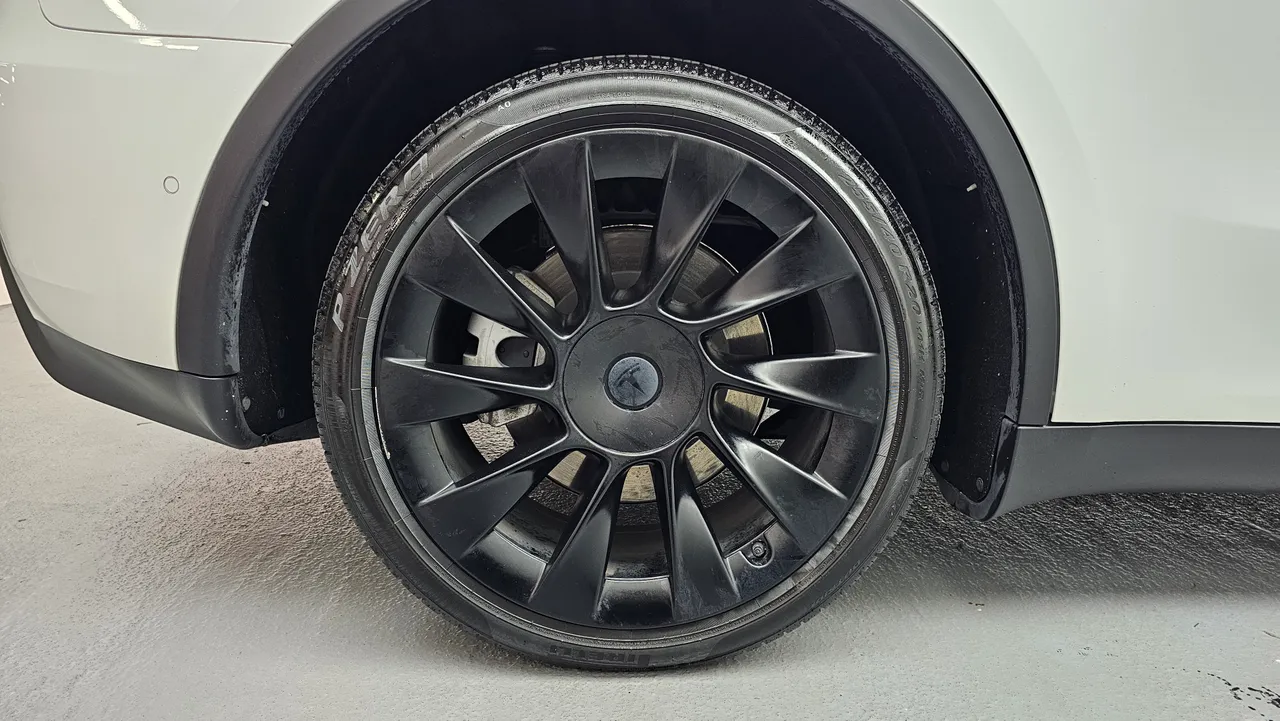 Tesla Model Y — miniaturë 5