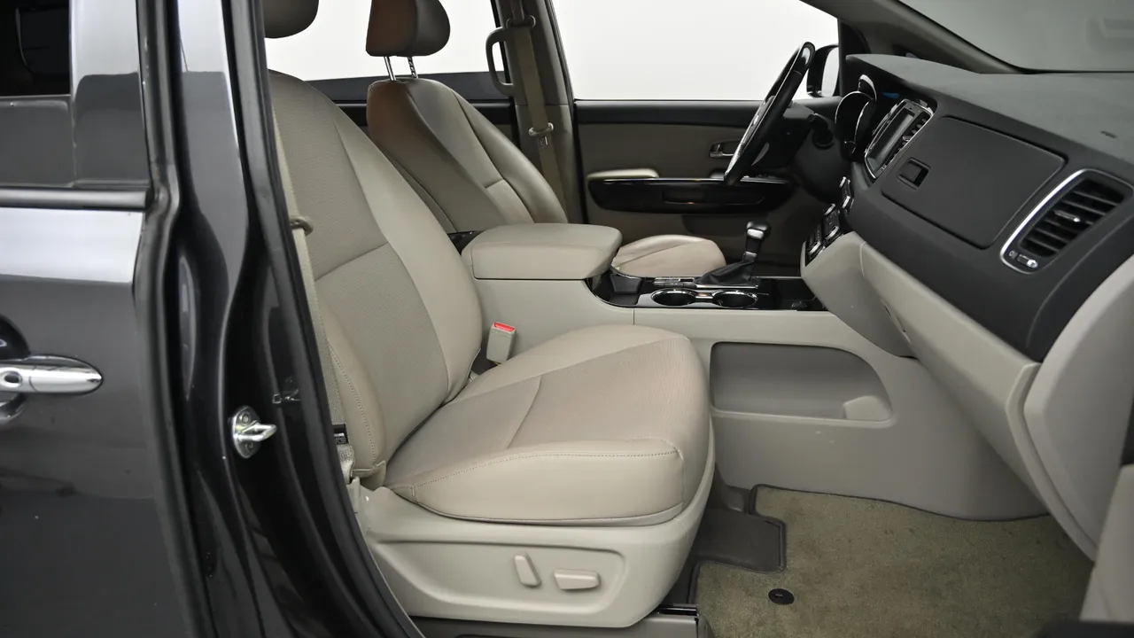 Kia Carnival — miniaturë 10