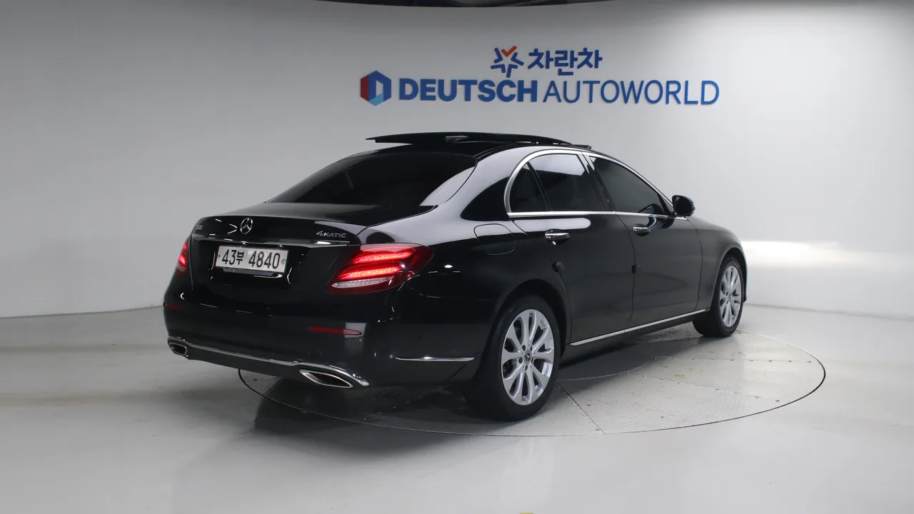 Mercedes-Benz E-klasse — miniaturë 2