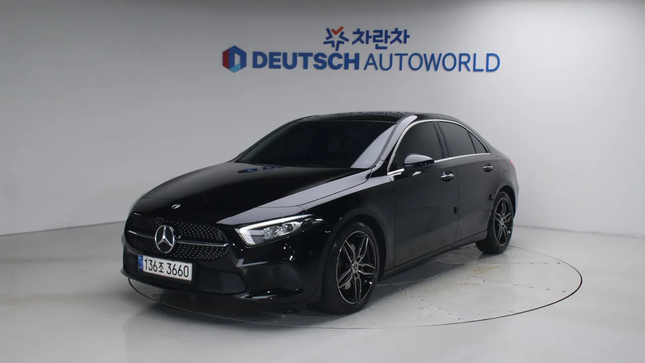 Mercedes-Benz CLA-klasse A220 세단 — foto 1