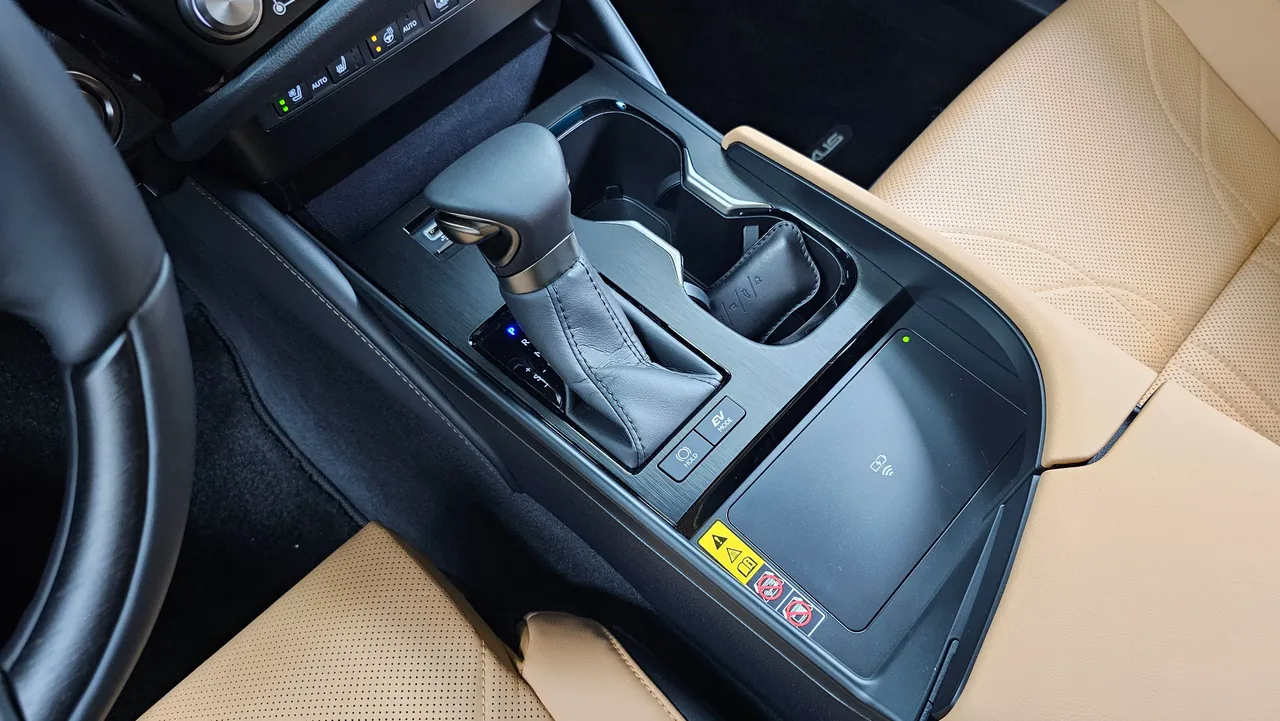Lexus ES 7-го покоління 300h Executive