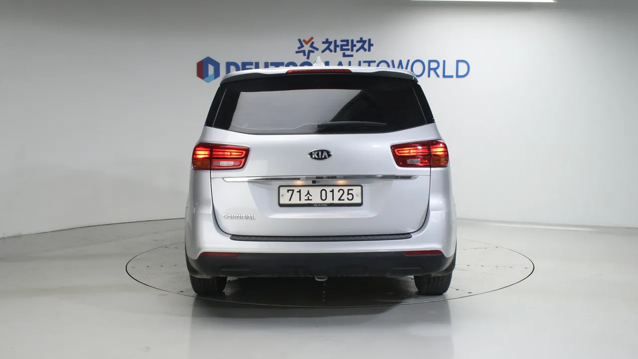 Kia Carnival — miniaturë 4