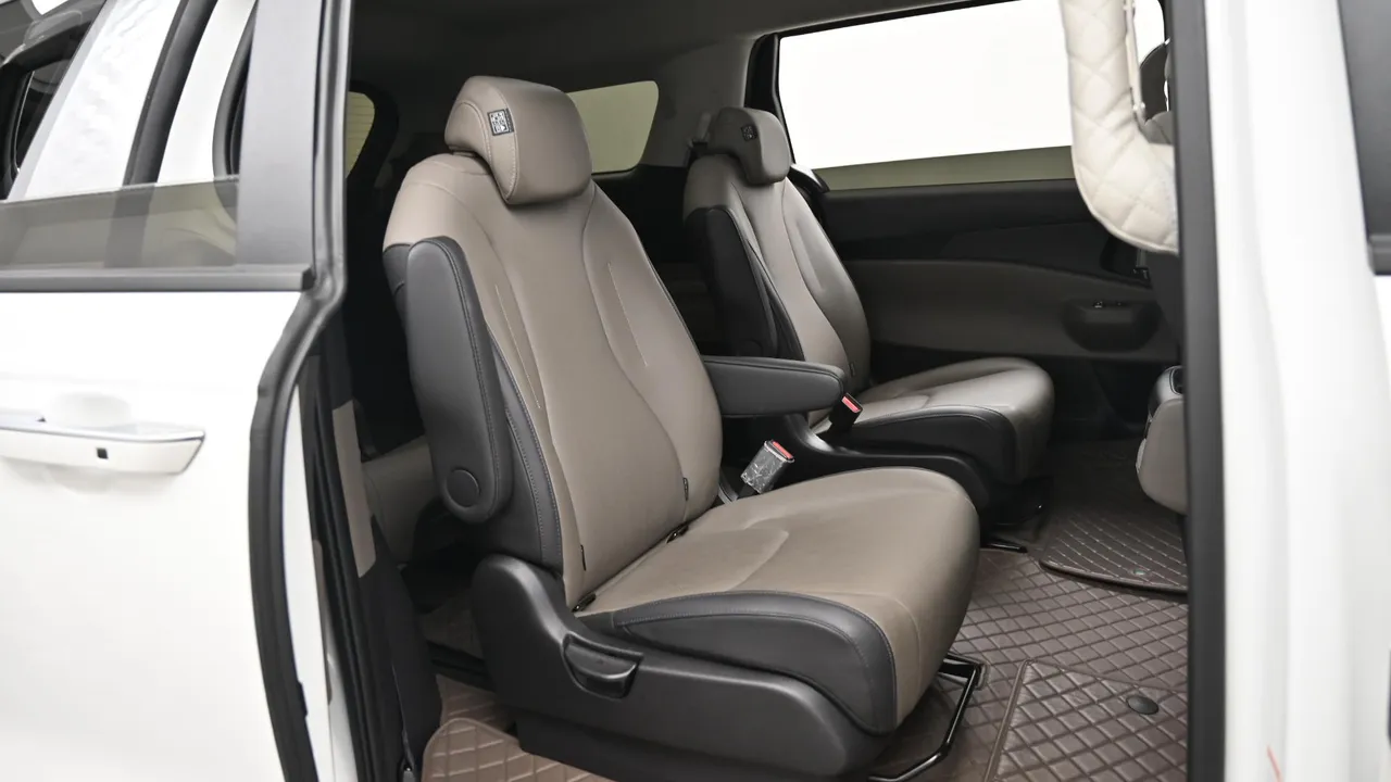 Kia Carnival — miniaturë 12