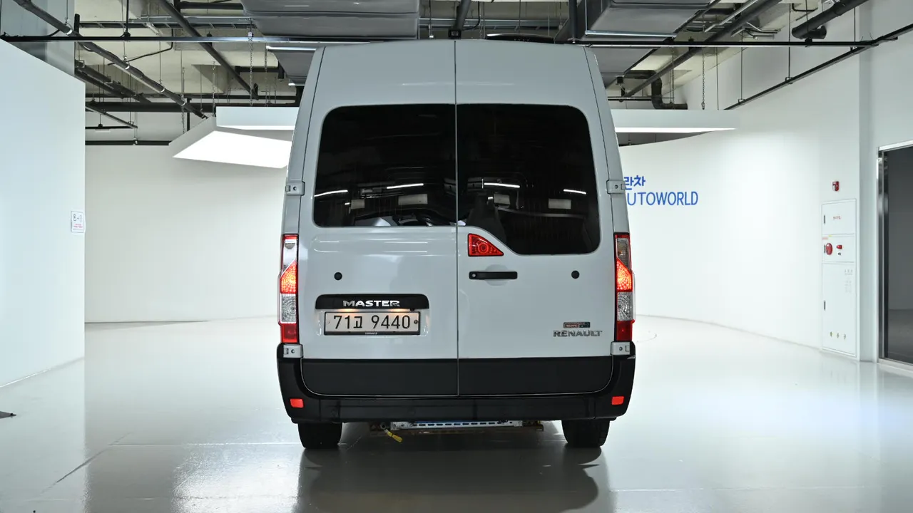 Renault Korea (Samsung) Master 2.3 13-seater