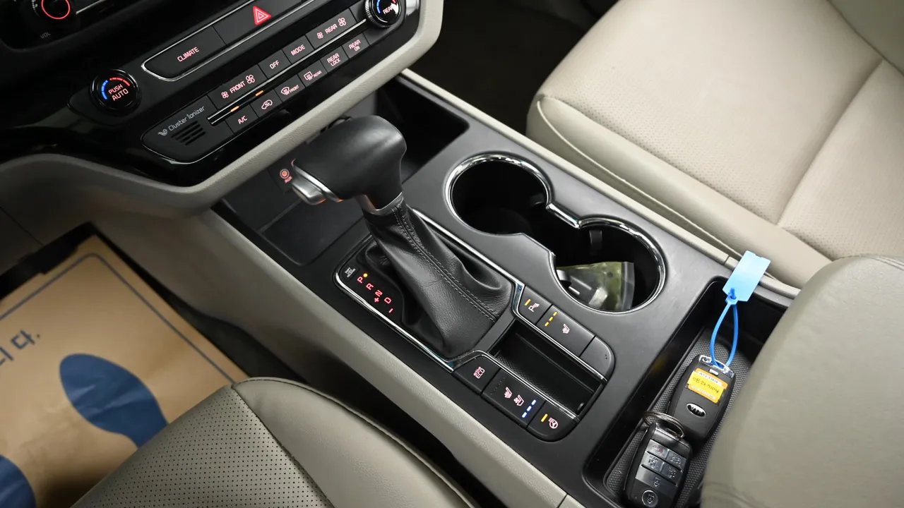 Kia Carnival — miniaturë 9