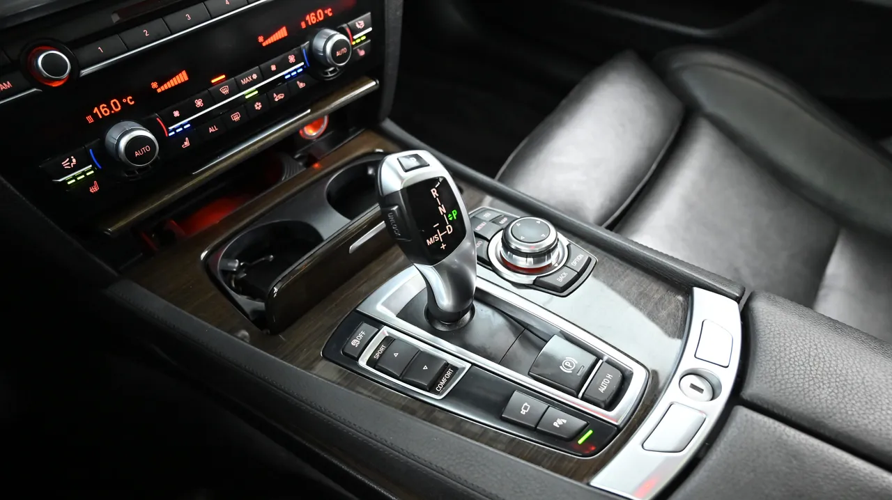 BMW 7er — miniaturë 9