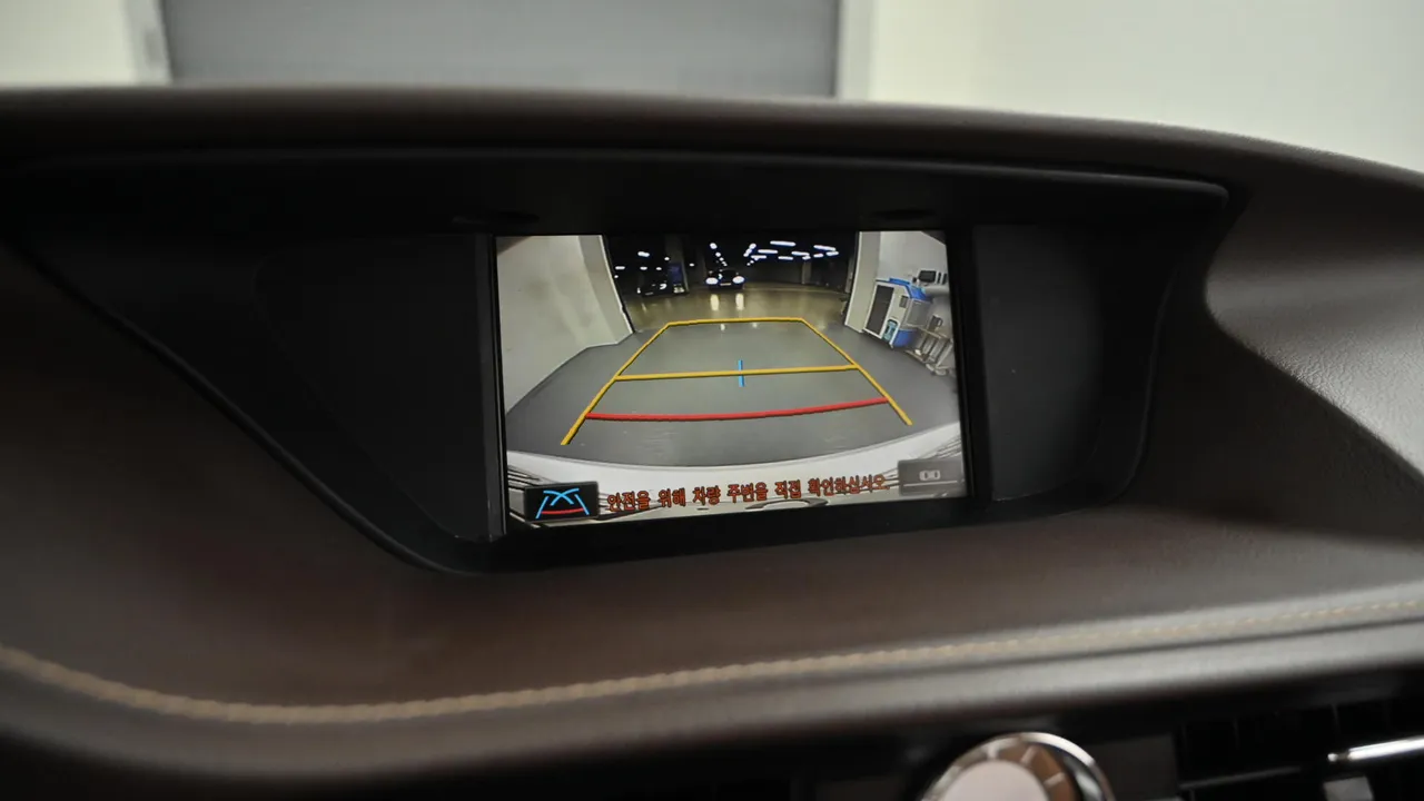 Lexus ES — miniaturë 15