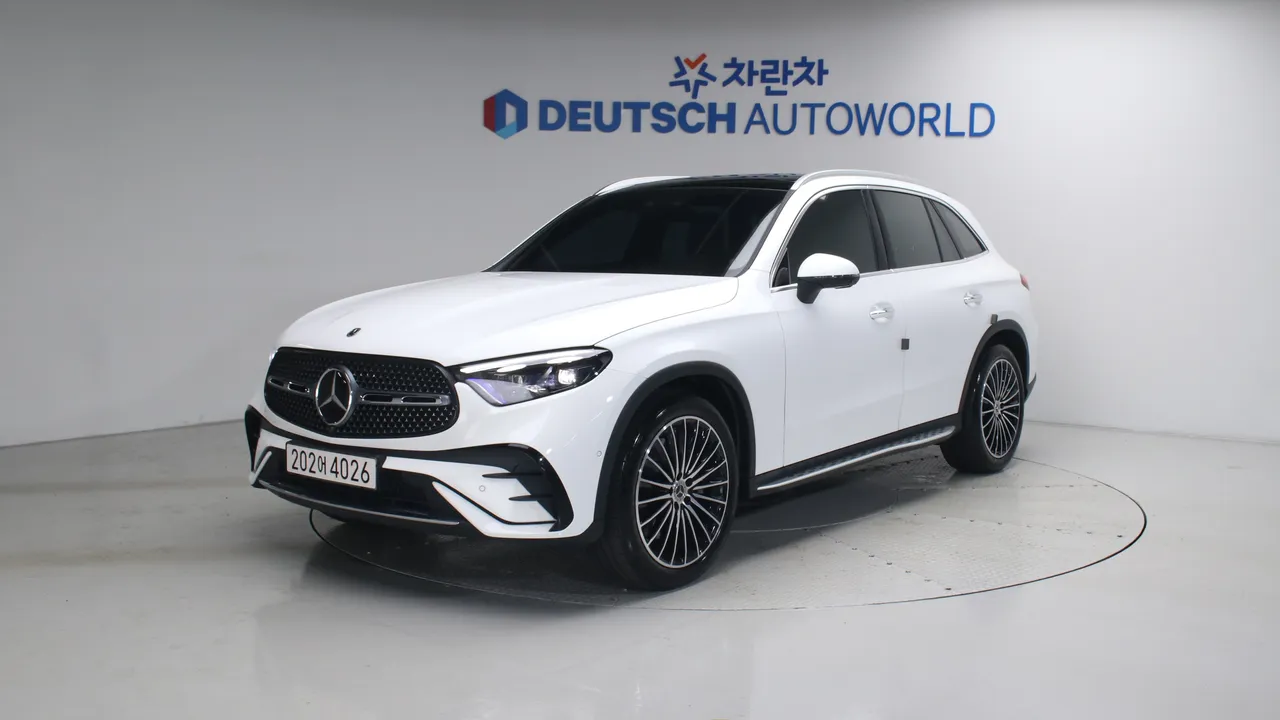 Mercedes-Benz GLC GLC300 4MATIC AMG Line — foto 1