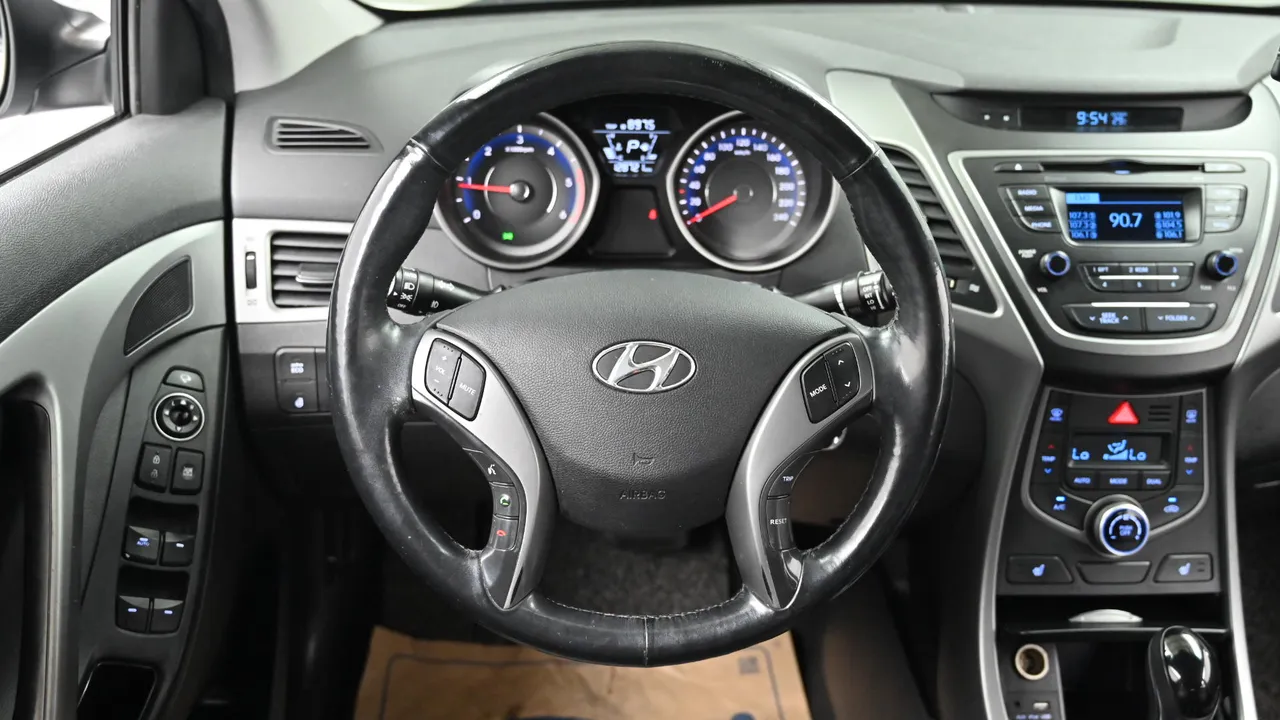 Hyundai Avante — miniaturë 13