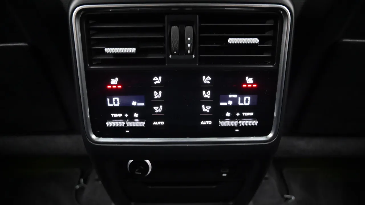 Porsche Cayenne — miniaturë 16