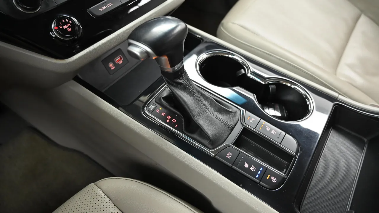 Kia Carnival — miniaturë 9