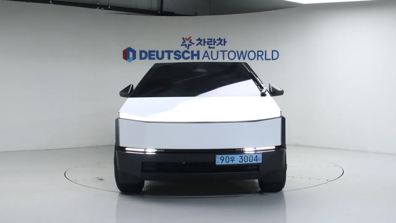 Tesla Cybertruck — miniaturë 3