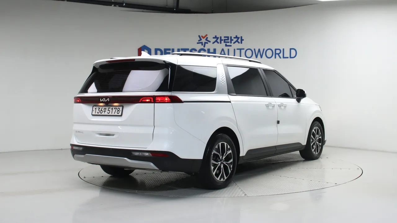 Kia Carnival — miniaturë 2