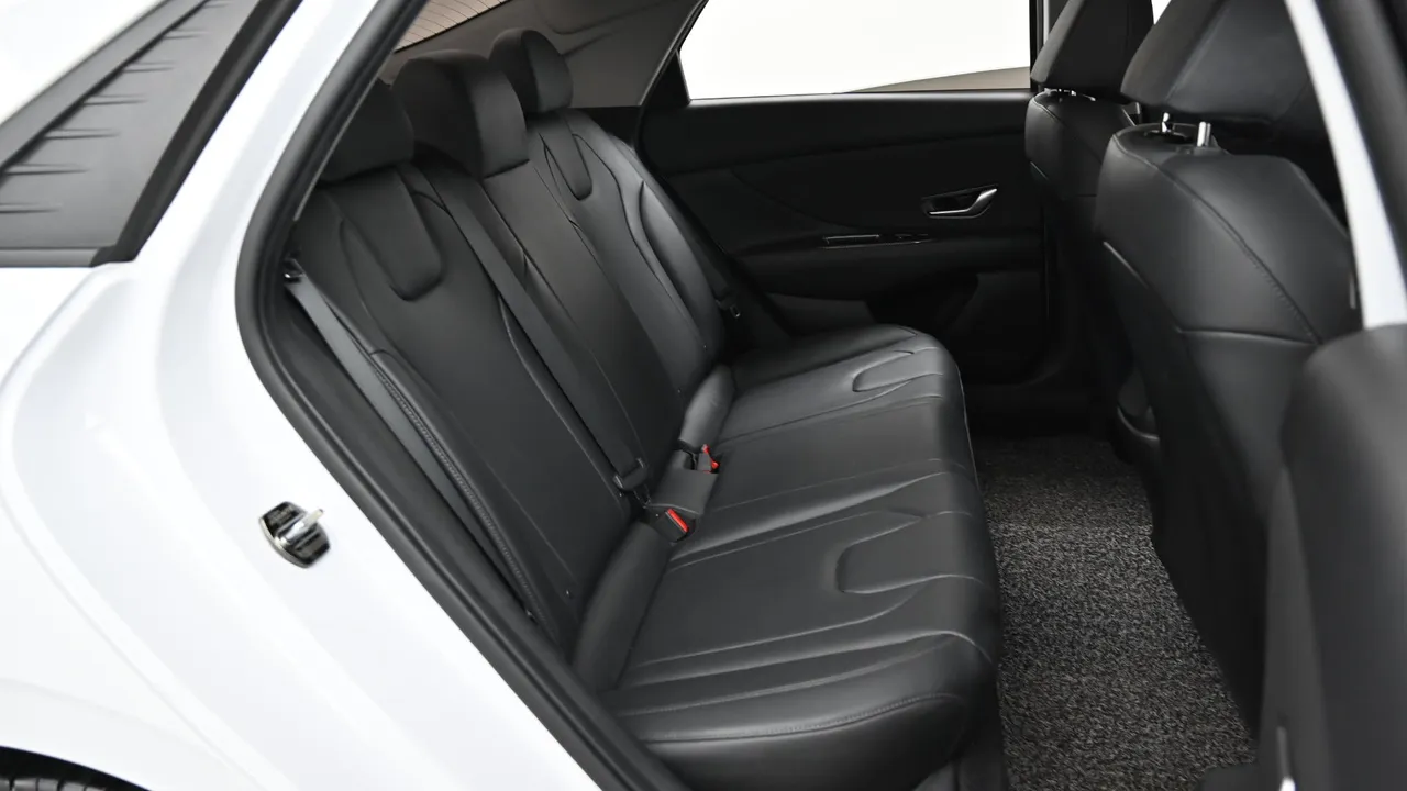 Hyundai Avante — miniaturë 12