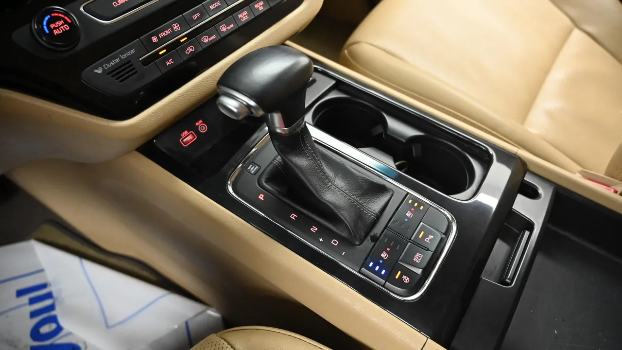 Kia Carnival — miniaturë 9