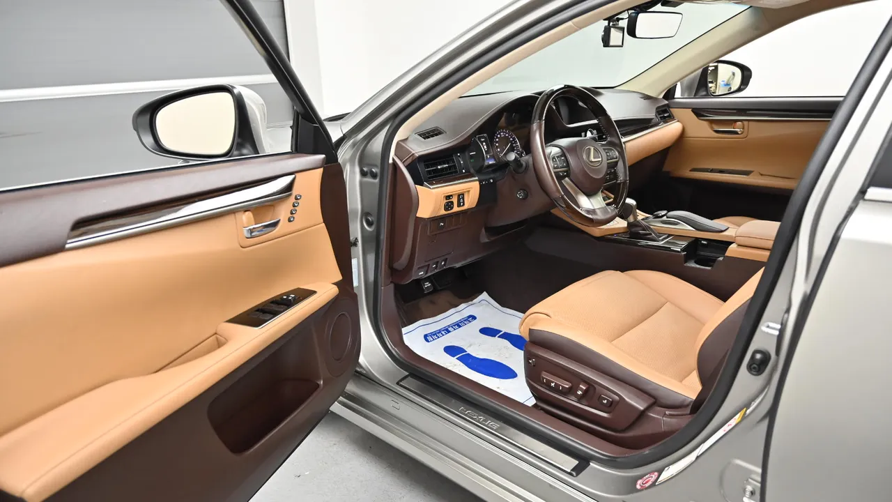 Lexus ES — miniaturë 11