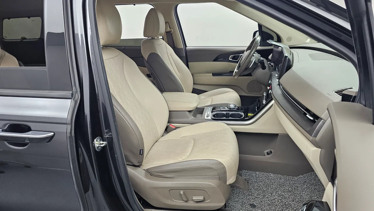 Kia Carnival — miniaturë 10