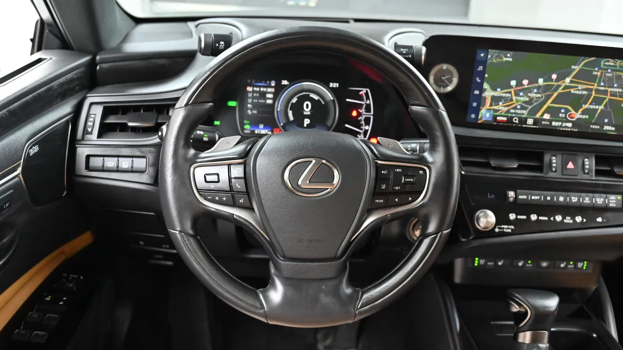 Lexus ES — miniaturë 13