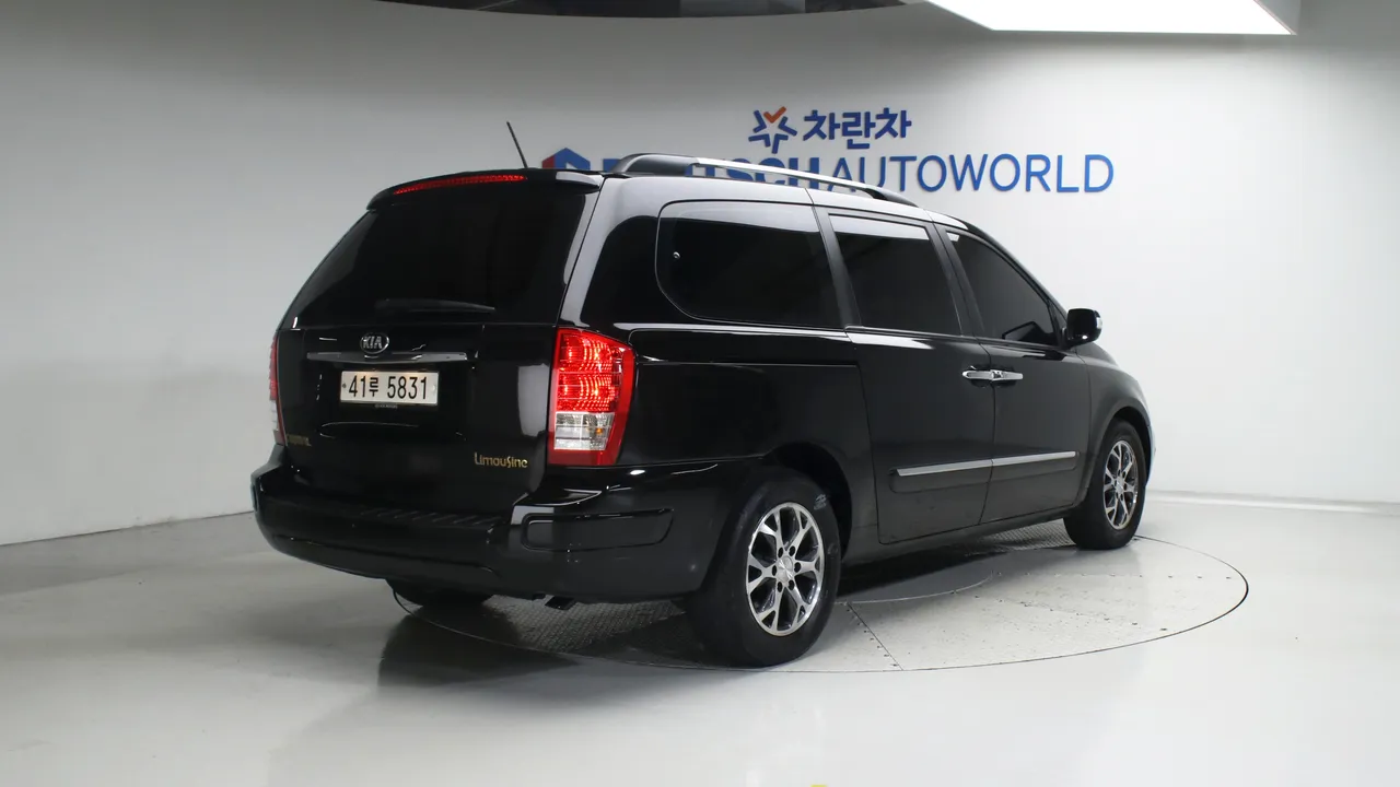 Kia Carnival — miniaturë 2