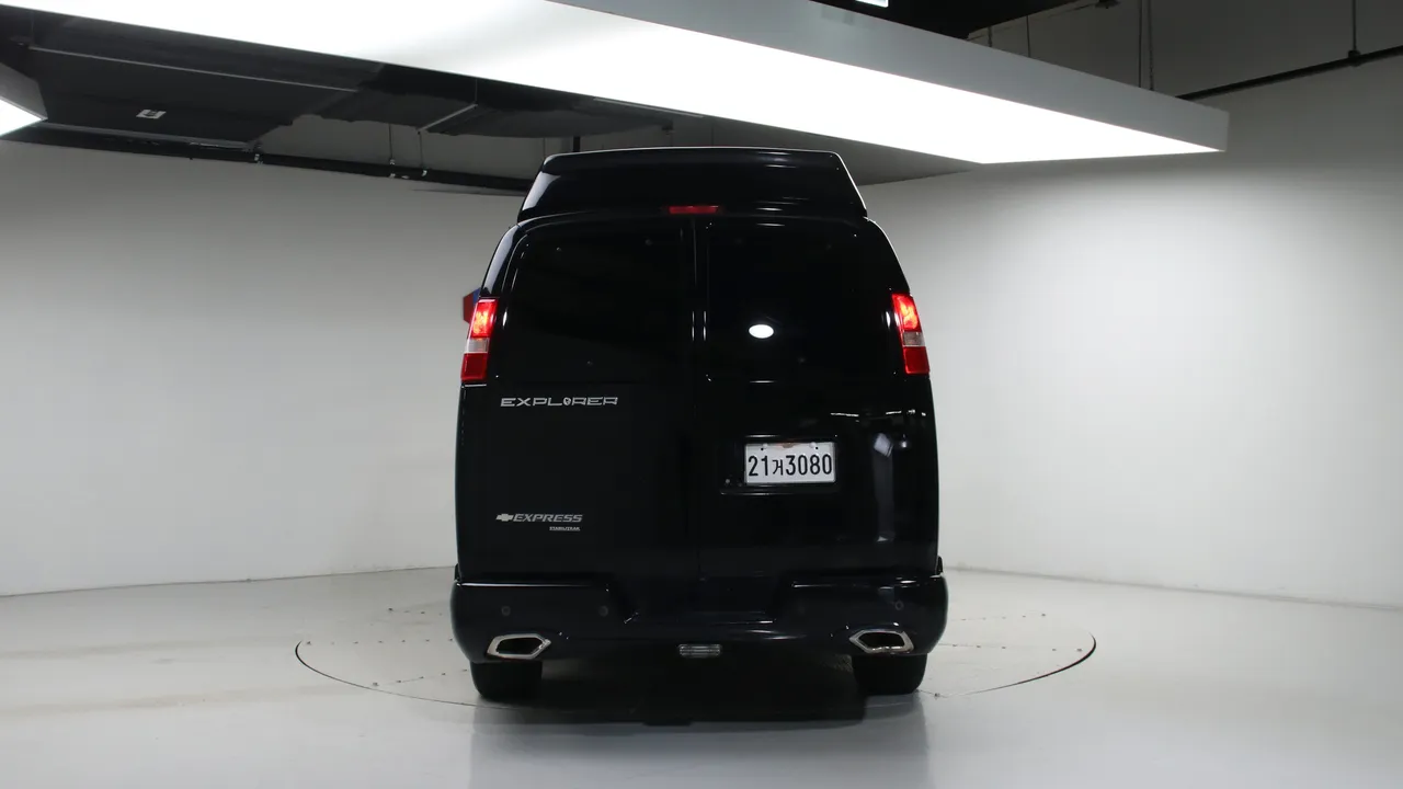 Chevrolet Express — miniaturë 4