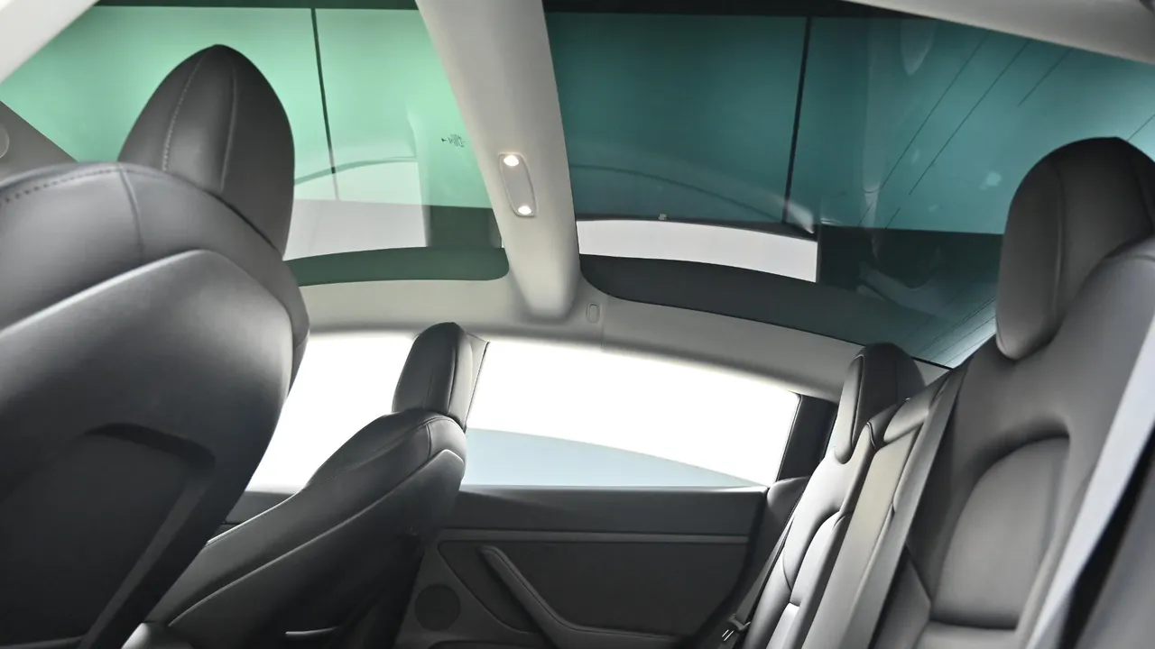 Tesla Model 3 — miniaturë 18