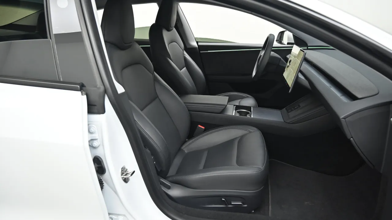 Tesla Model 3 — miniaturë 10