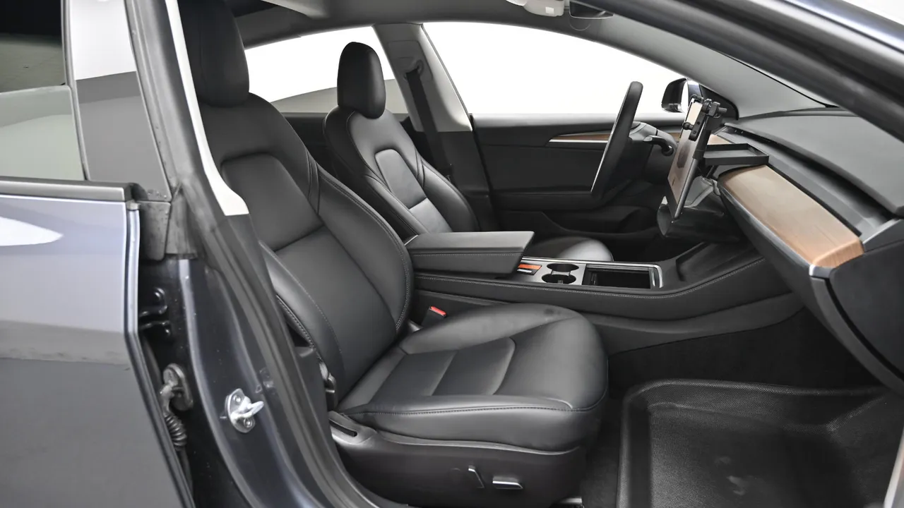 Tesla Model 3 — miniaturë 10