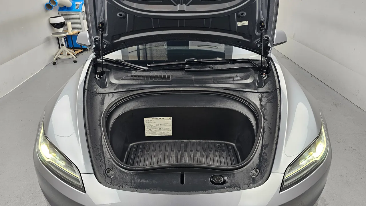 Tesla Model 3 — miniaturë 6