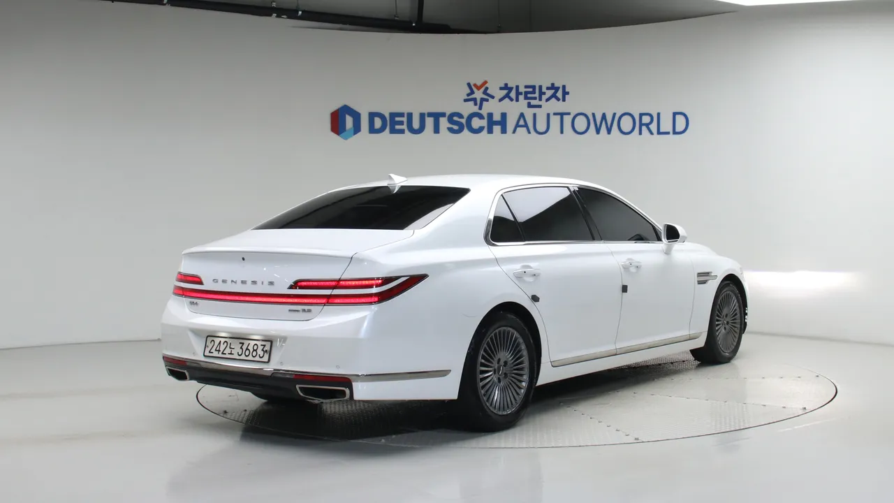 Genesis G90 — miniaturë 2