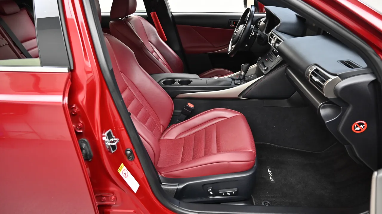 Lexus IS — miniaturë 10