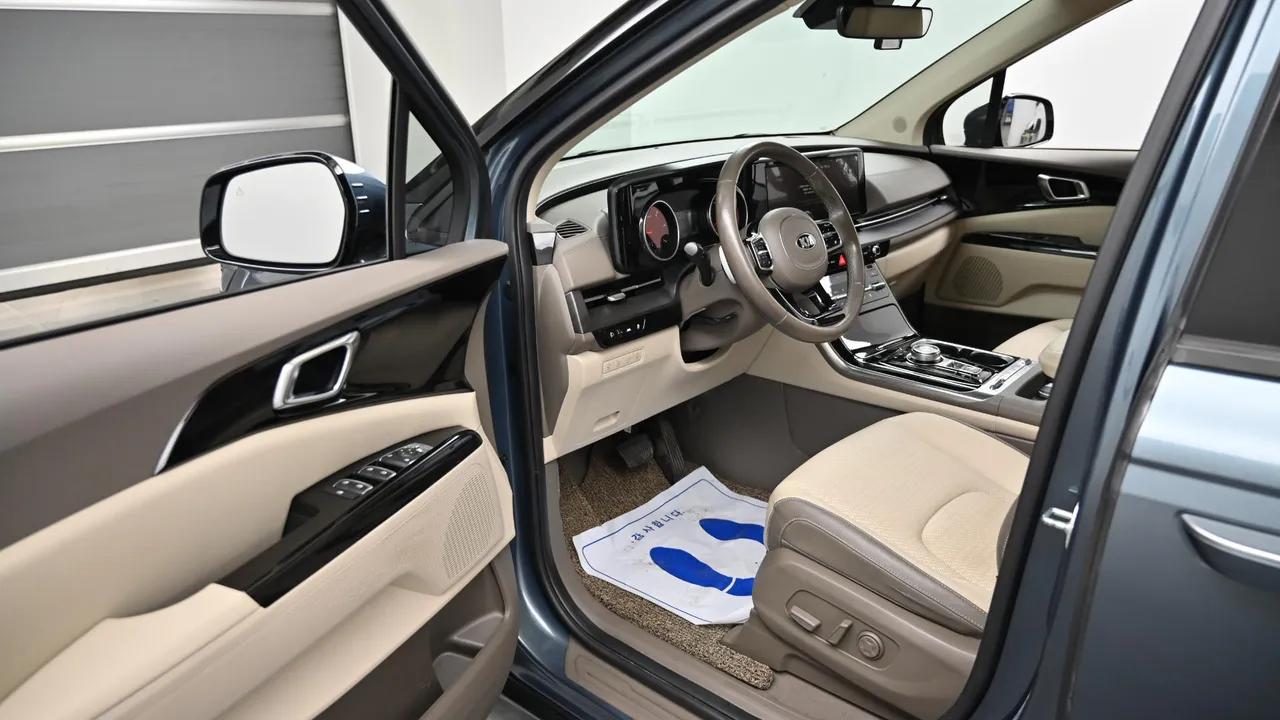 Kia Carnival — miniaturë 11