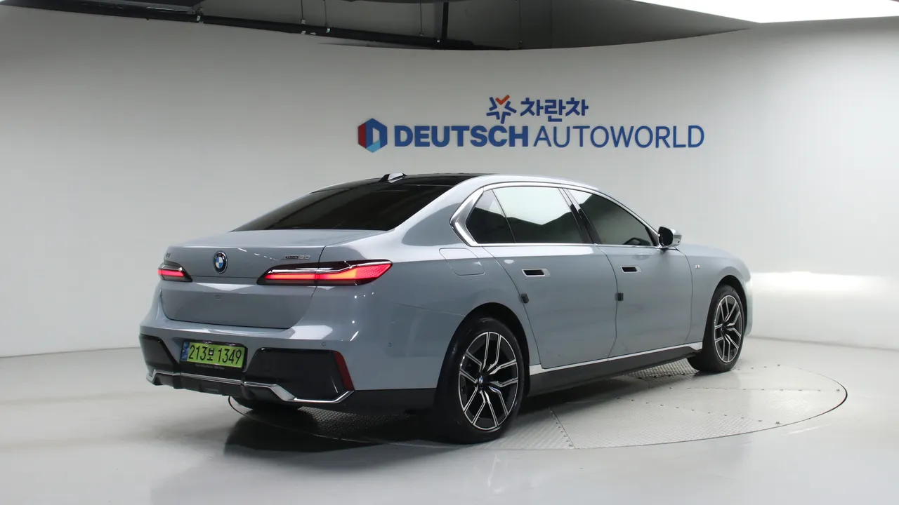 BMW i7 — miniaturë 2