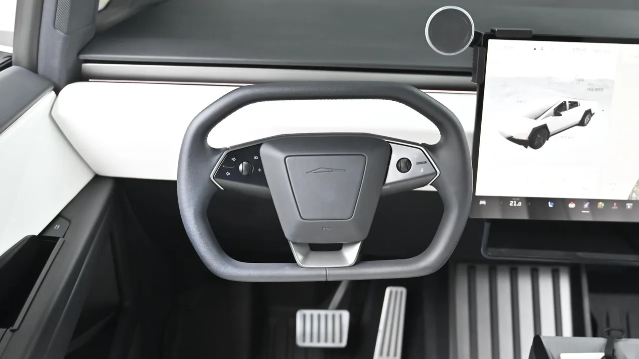 Tesla Cybertruck — miniaturë 13