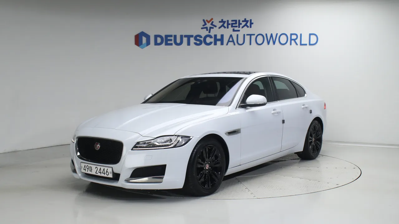 Jaguar XF 30d 포트폴리오 — foto 1