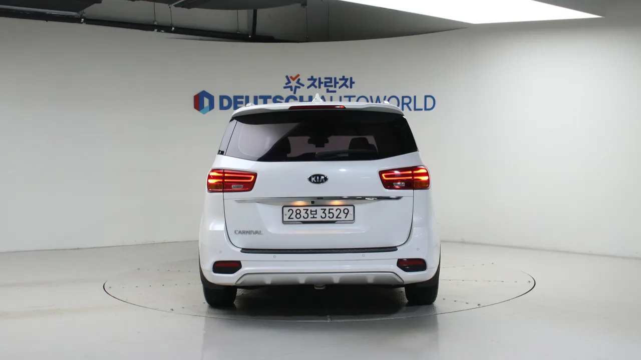 Kia Carnival — miniaturë 4