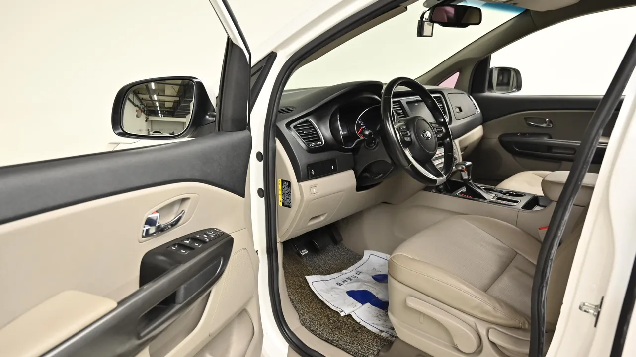 Kia Carnival — miniaturë 11