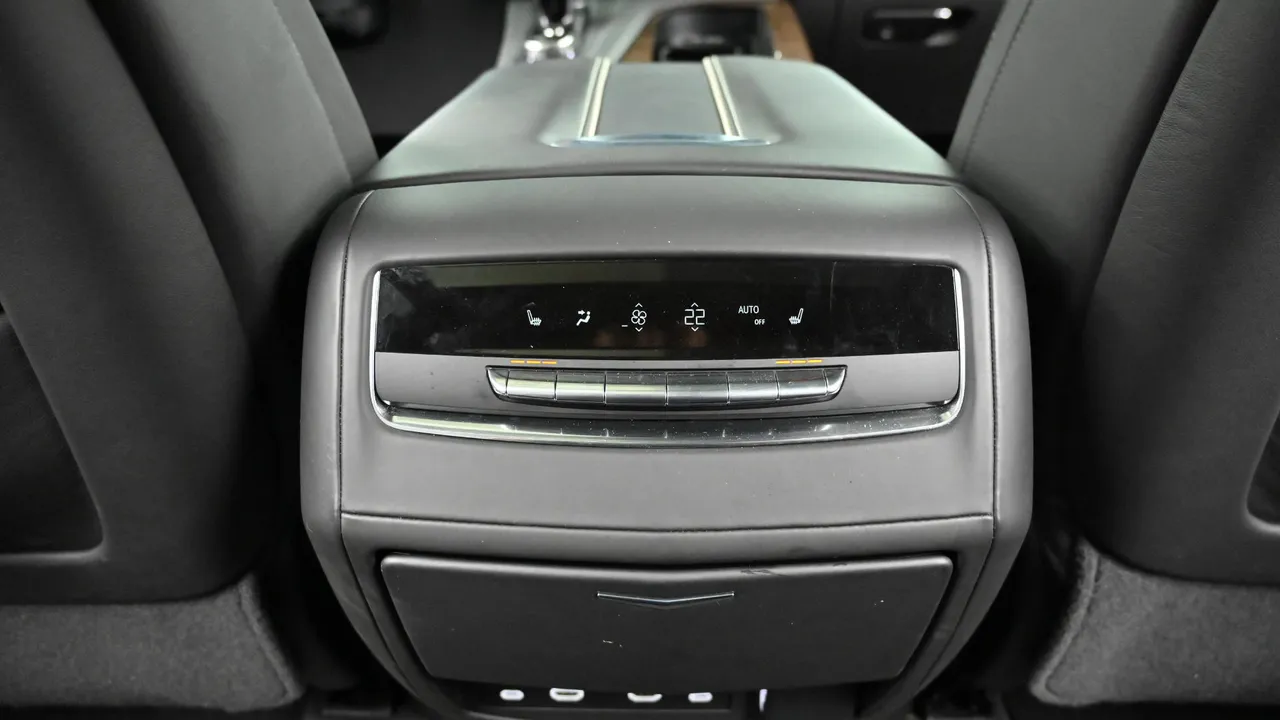 Cadillac Escalade — miniaturë 25