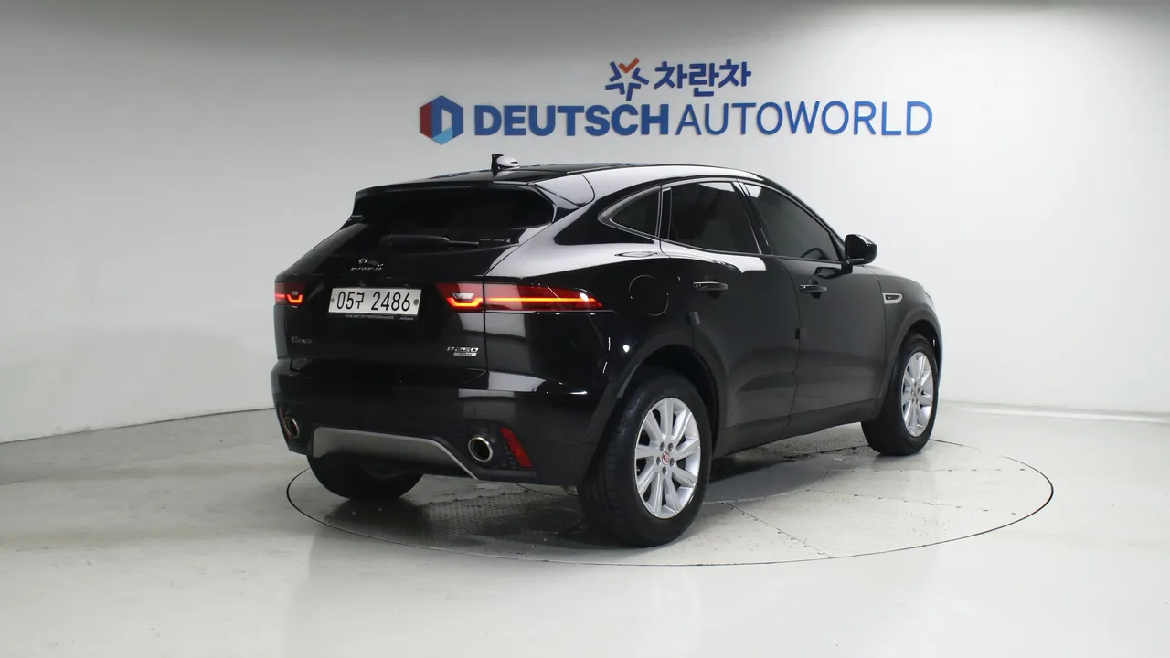 Jaguar E-Pace — miniaturë 2