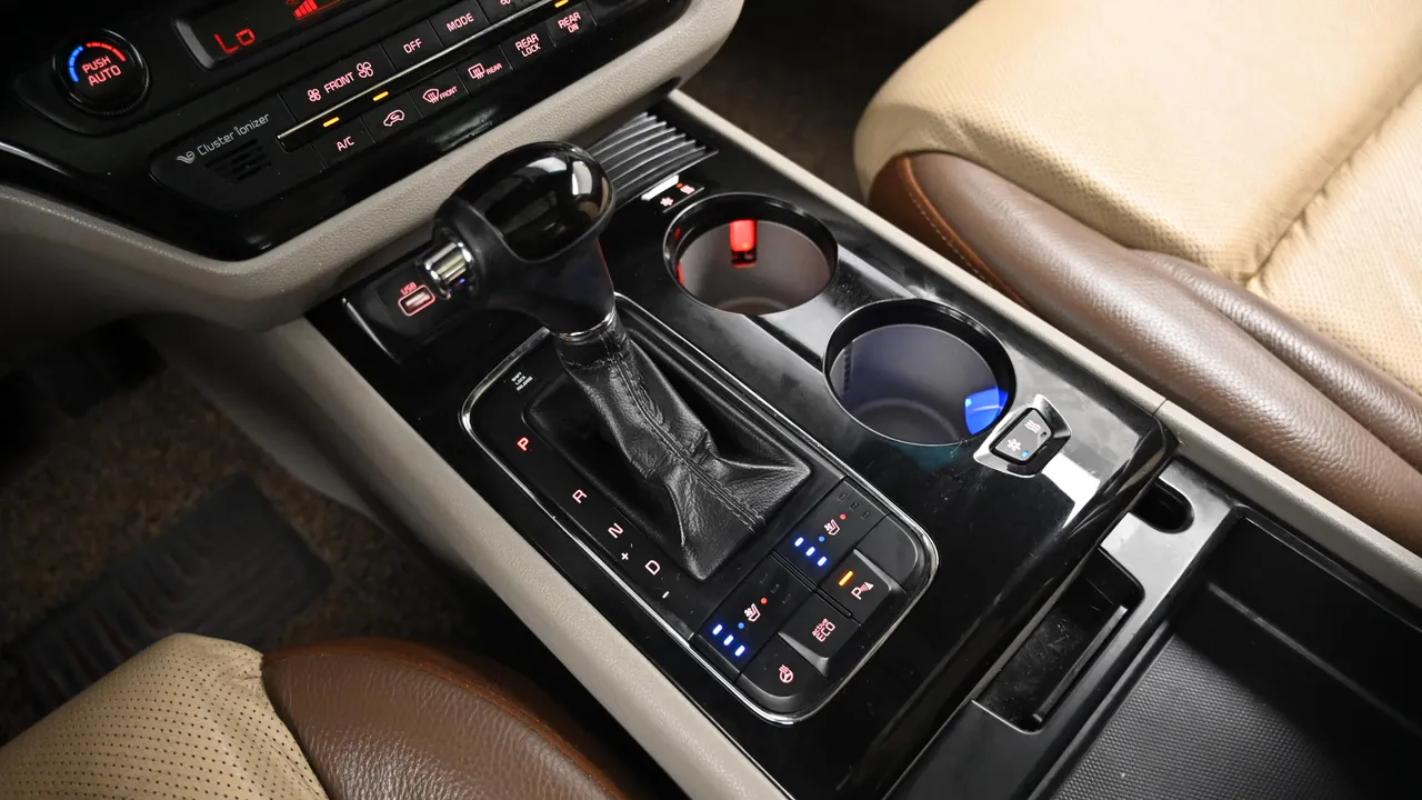 Kia Carnival — miniaturë 9