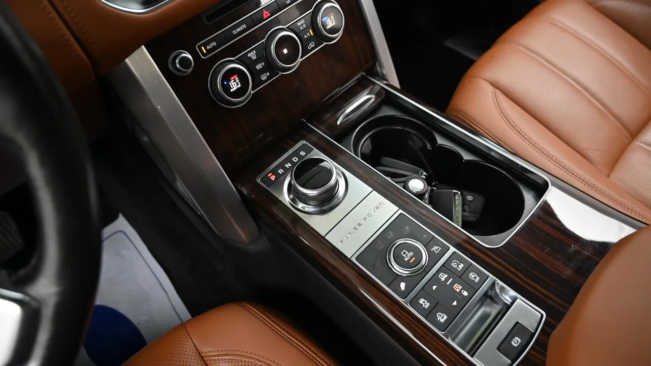 Land Rover Range Rover — miniaturë 9