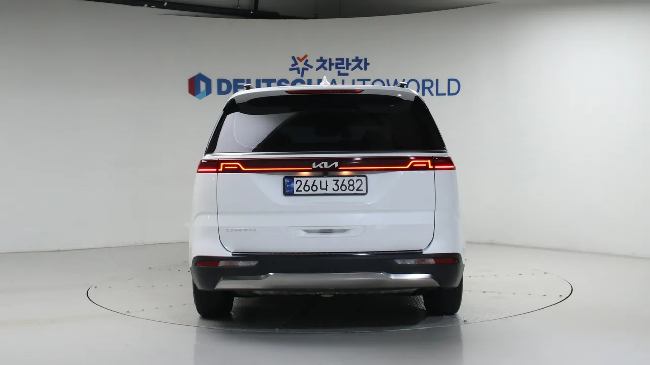 Kia Carnival — miniaturë 4